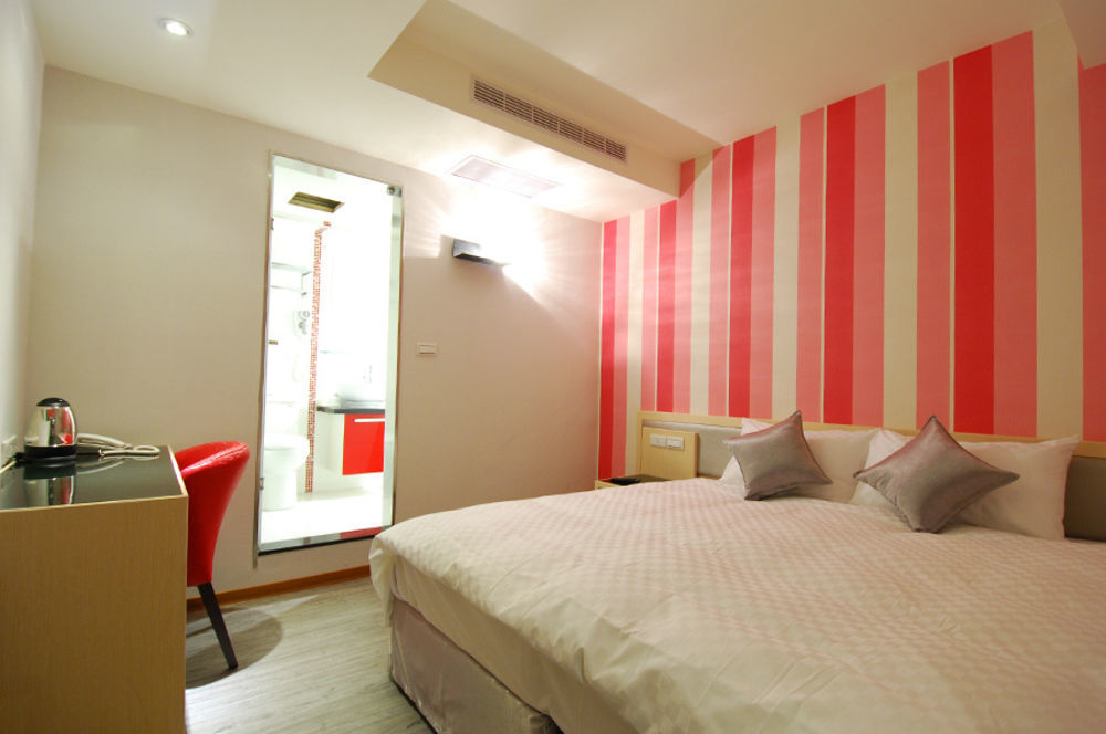 欣欣旅店 Hotel ไทเป ภายนอก รูปภาพ