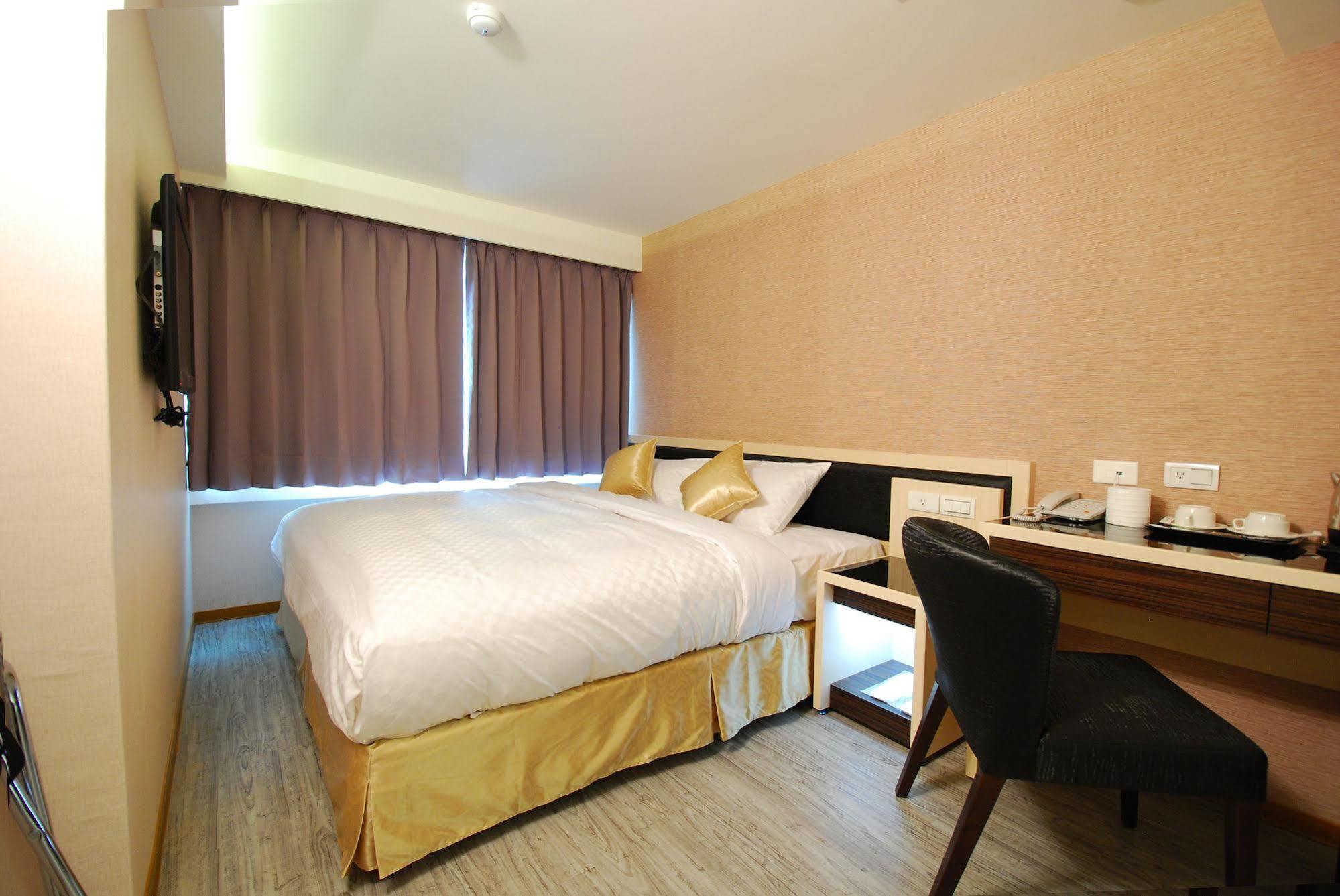 欣欣旅店 Hotel ไทเป ภายนอก รูปภาพ