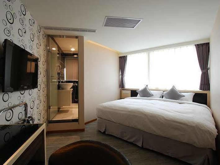 欣欣旅店 Hotel ไทเป ภายนอก รูปภาพ